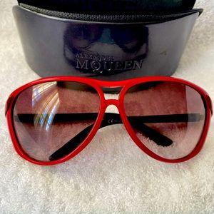 🆕 Alexander McQueen Unisex Sunglasses 🕶️